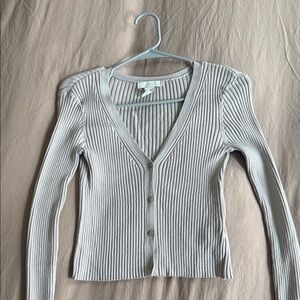 H&M Beige cropped cardigan